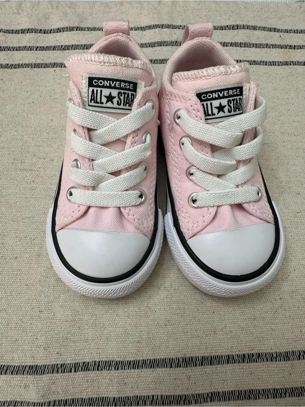 Converse Kids Low Top Sneakers in Light Pink and White
